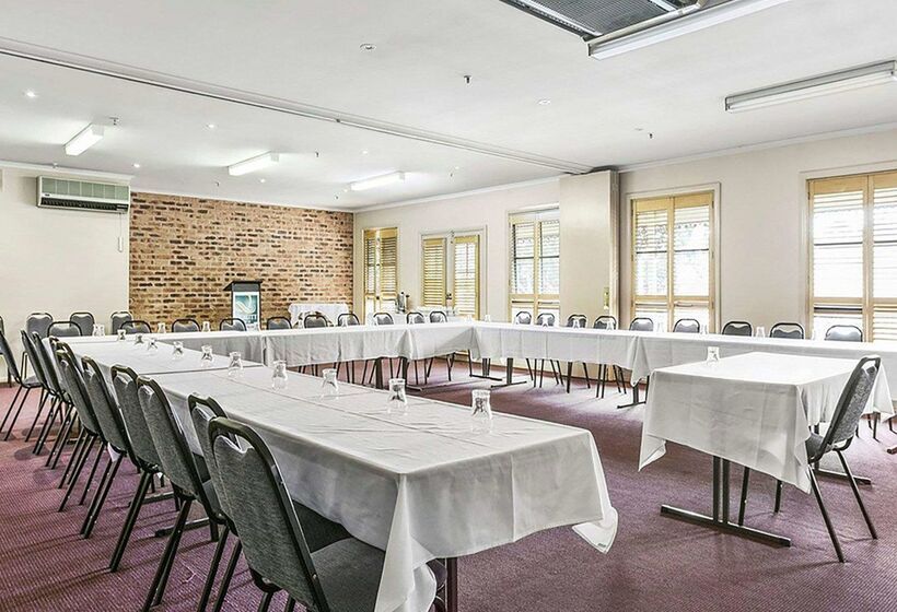 Отель Quality Inn Colonial