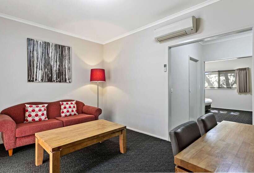 Отель Quality Inn Colonial