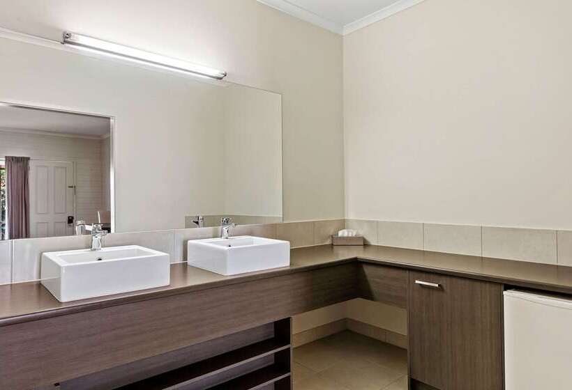 ホテル Quality Inn Colonial