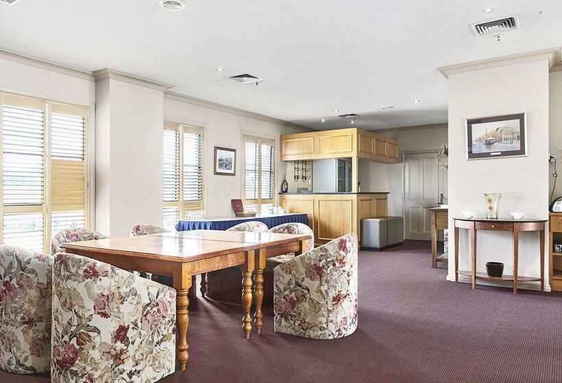 Отель Quality Inn Colonial