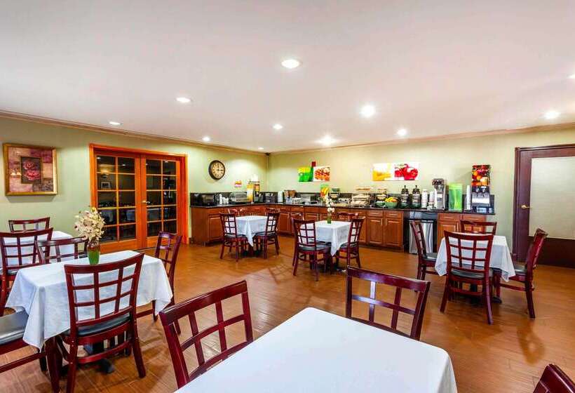 هتل Quality Inn Near Seattle Premium Outlets