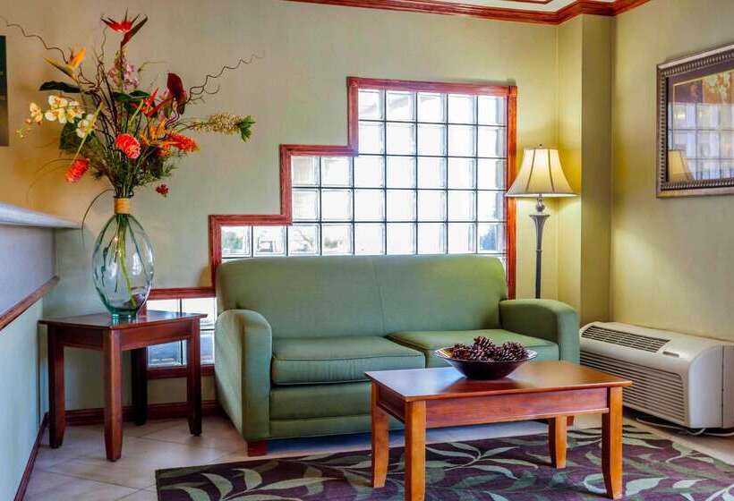 هتل Quality Inn Near Seattle Premium Outlets