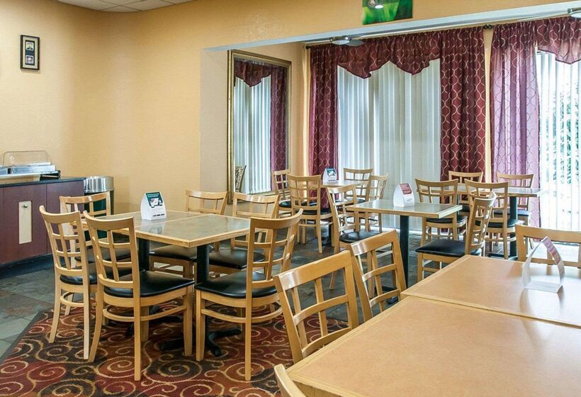בית מלון כפרי Quality Inn & Suites Kansas City I435n Near Sports Complex