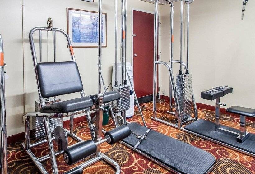 בית מלון כפרי Quality Inn & Suites Kansas City I435n Near Sports Complex