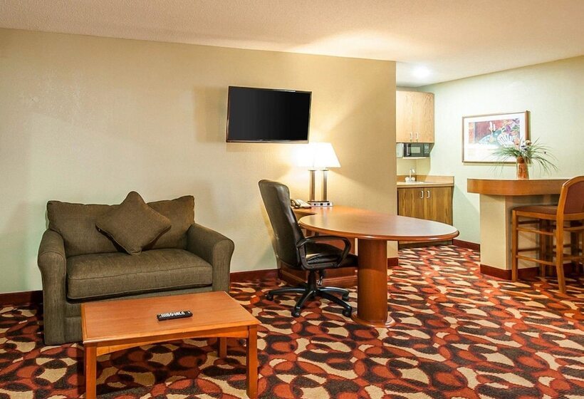 בית מלון כפרי Quality Inn & Suites Kansas City I435n Near Sports Complex