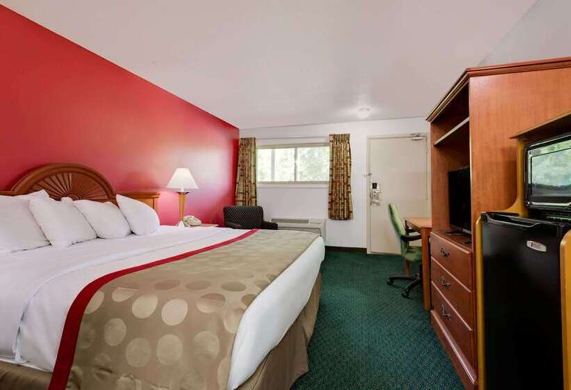 هتل Ramada By Wyndham Cleveland Airport West