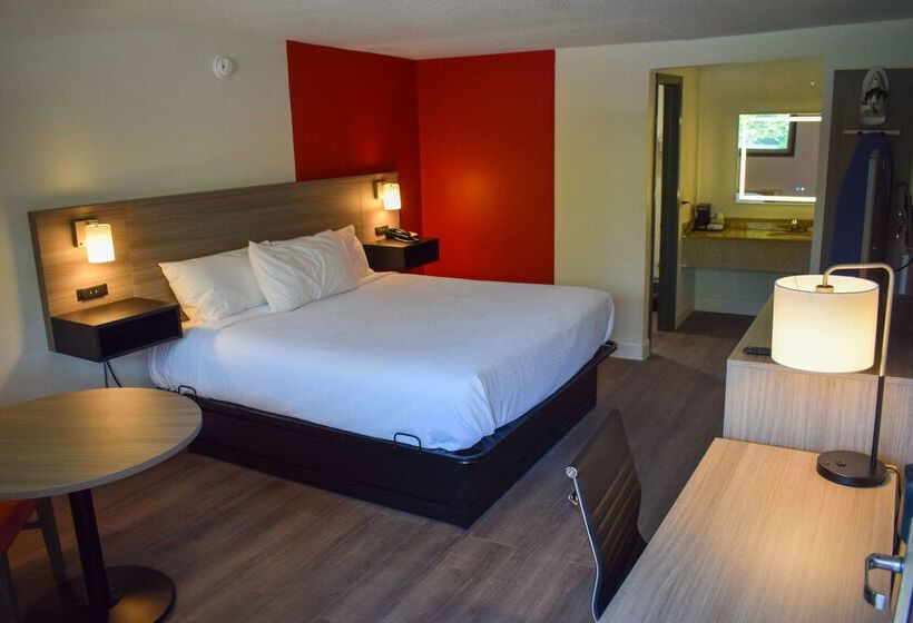 هتل Ramada By Wyndham Cleveland Airport West