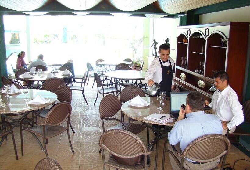 هتل San Fernando Real