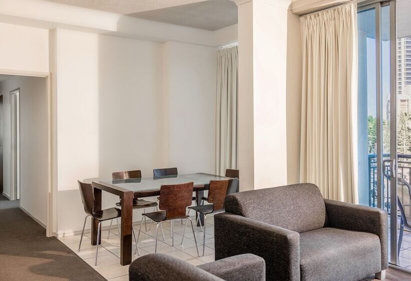 هتل Mantra Towers Of Chevron