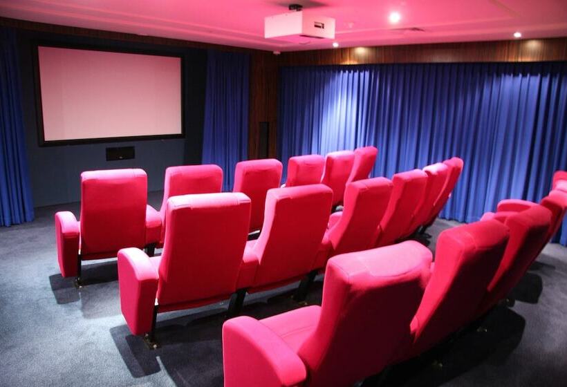 هتل Mantra Towers Of Chevron