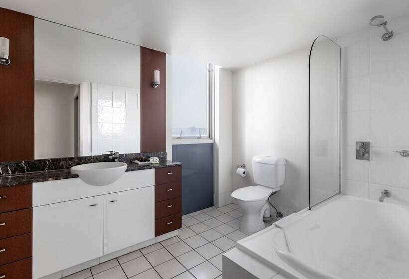 هتل Mantra Towers Of Chevron