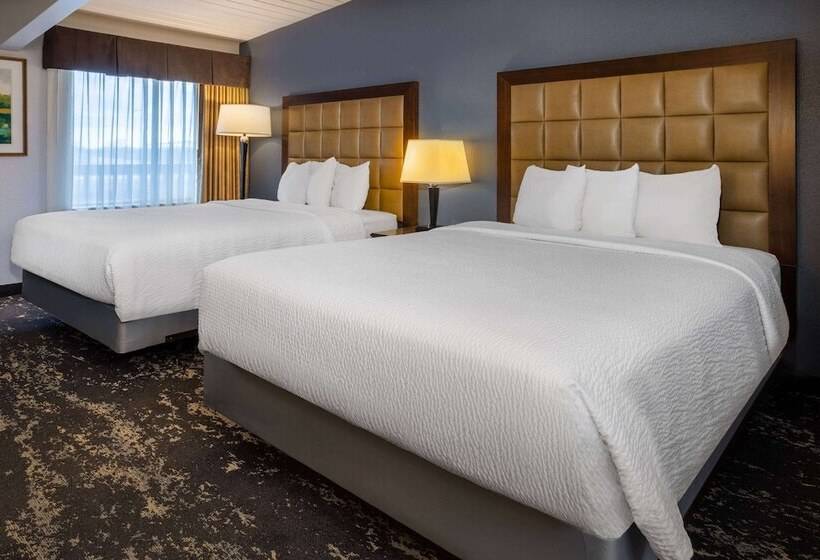 هتل Travelodge By Wyndham Appleton