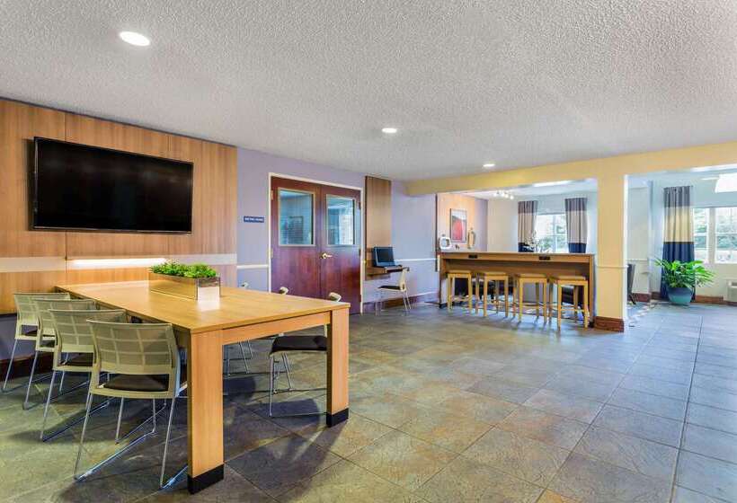 Microtel Inn & Suites By Wyndham Lillington/campbell University