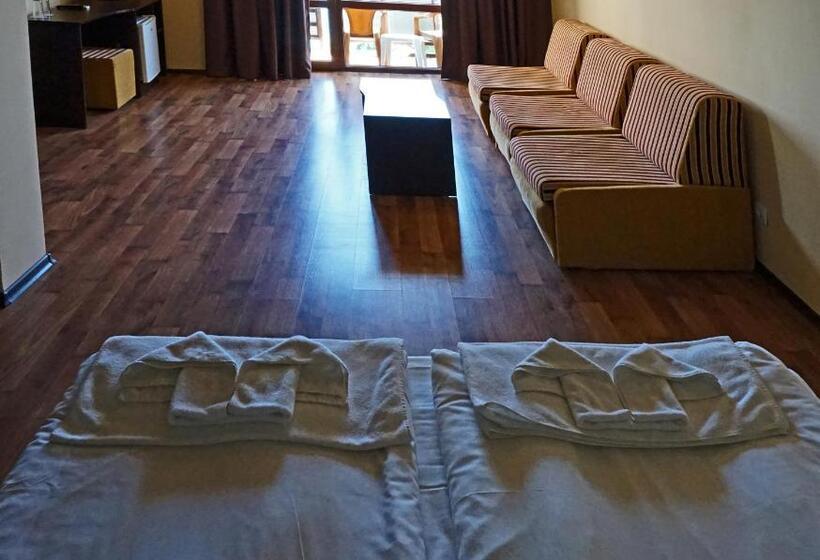 Bisser Hotel   Free Parking   Free Pool Access