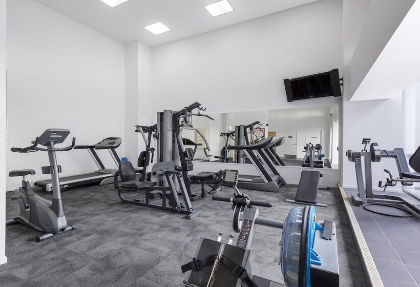 בית מלון כפרי Auckland Harbour Suites