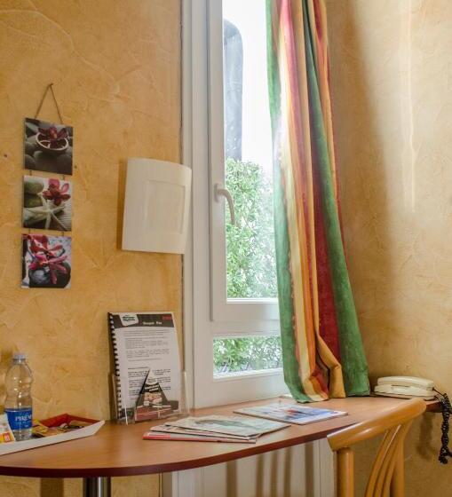 בית מלון כפרי Hôtel Bosquet Pau Centre