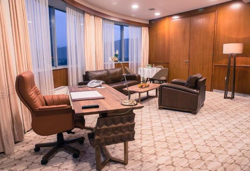 בית מלון כפרי Radon Plaza