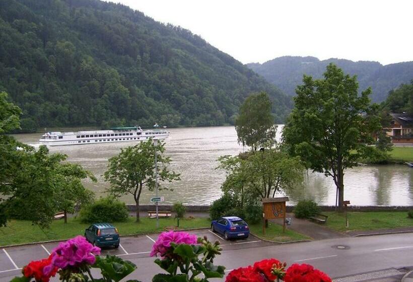 ユースホステル Fischgasthof Aumüller