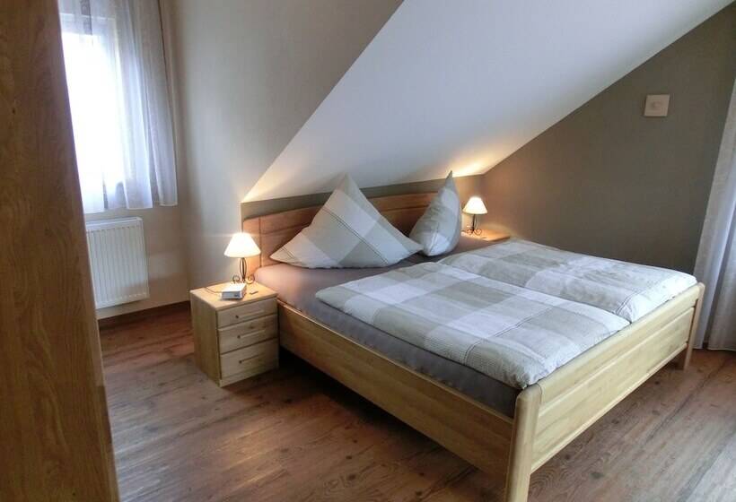 ベッドアンドブレックファースト Ferienweingut Hirschen Schulstraße