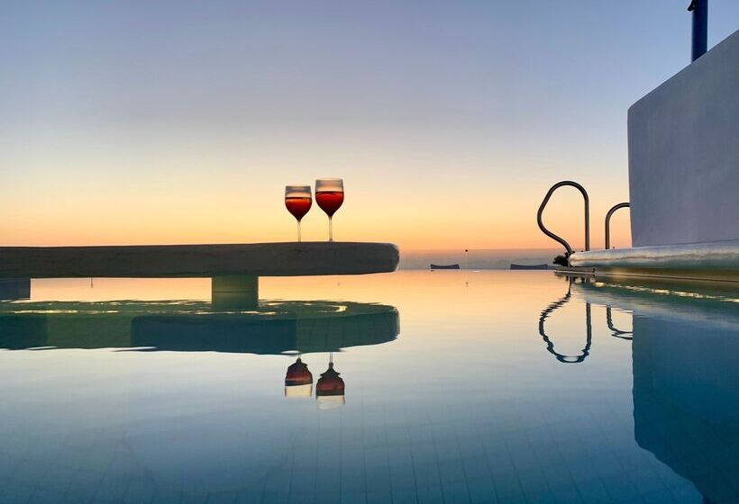هتل Athina Luxury Suites