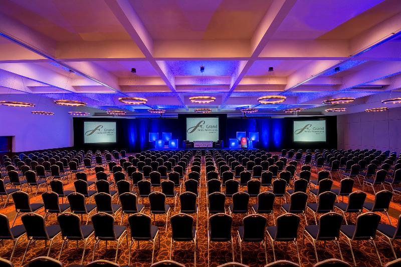 Отель Grand Fiesta Americana Queretaro