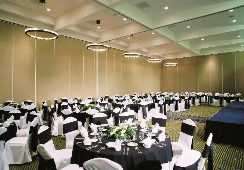 Отель Grand Fiesta Americana Queretaro