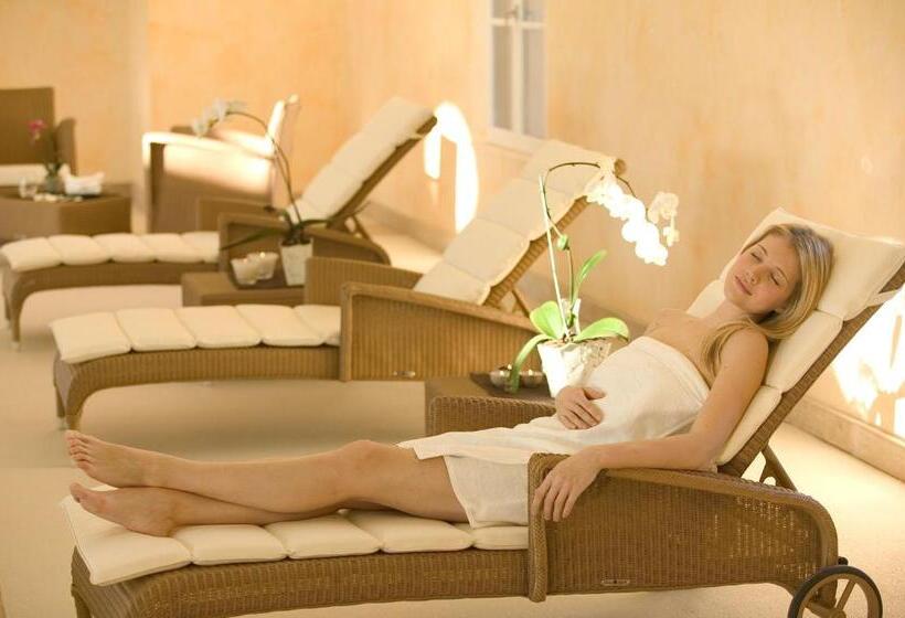 هتل Domaine De Saint Endréol Golf & Spa Resort