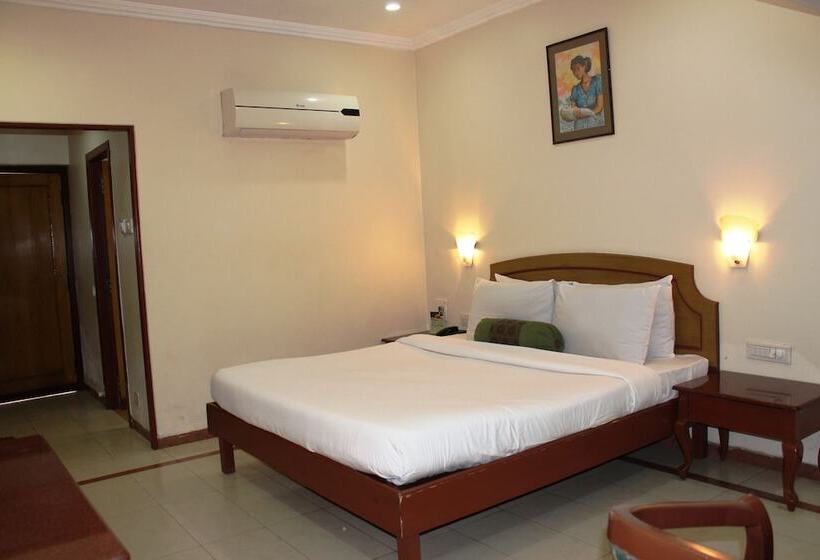 هتل Longuinhos Beach Resort