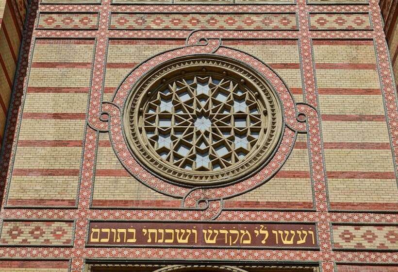 Отель Mamaison Residence Izabella Budapest