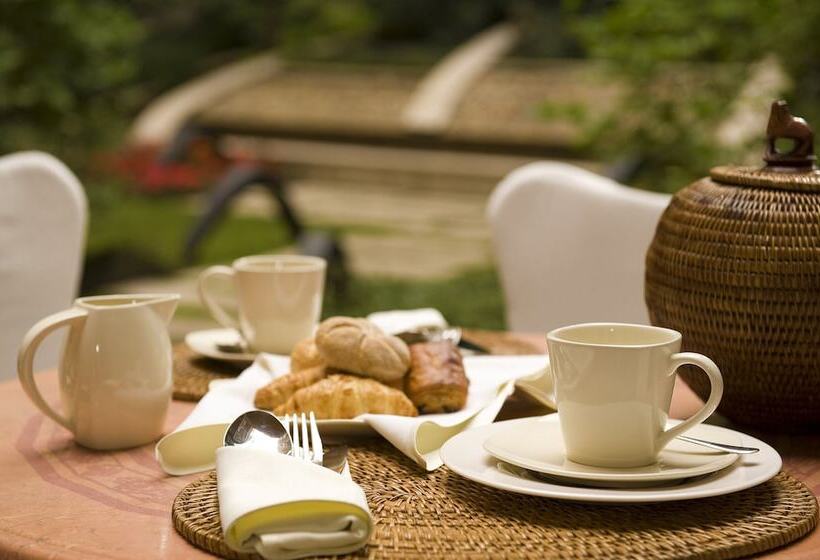 Отель Mamaison Residence Izabella Budapest