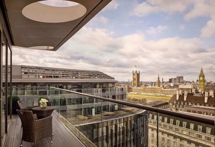 هتل Park Plaza County Hall London