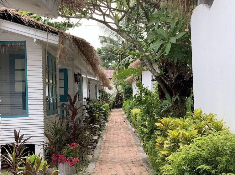 هتل Sand Sea Beach Resort