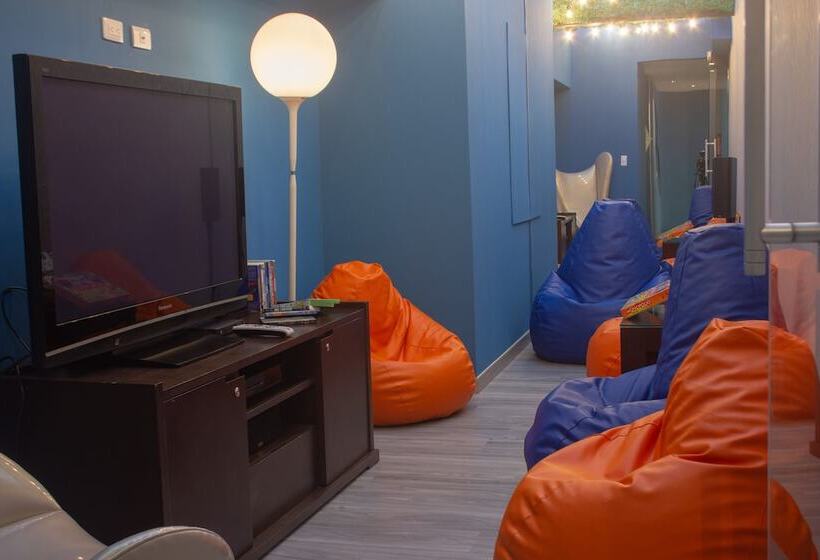 هتل 104 Art Suites