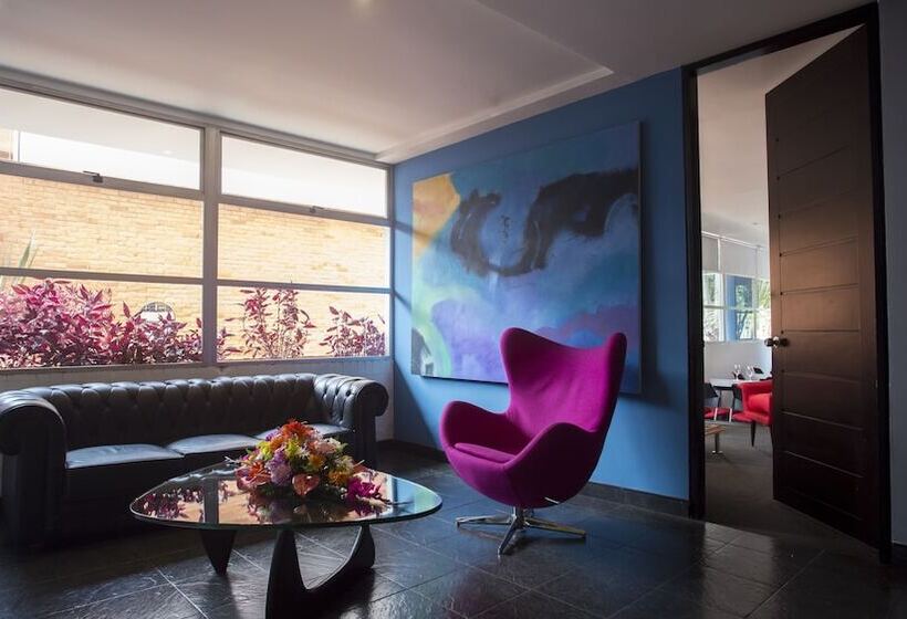 هتل 104 Art Suites