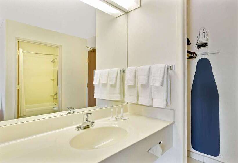 Отель Baymont By Wyndham Tucson Airport