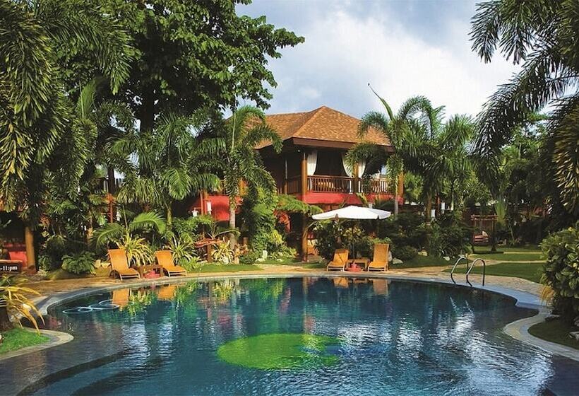 בית מלון כפרי Boracay Tropics Resort