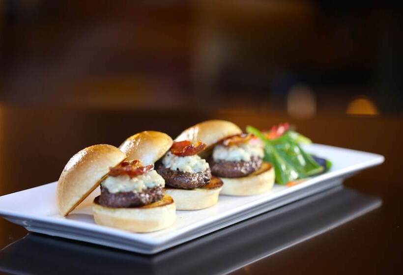 هتل Courtyard By Marriott San Diego Downtown