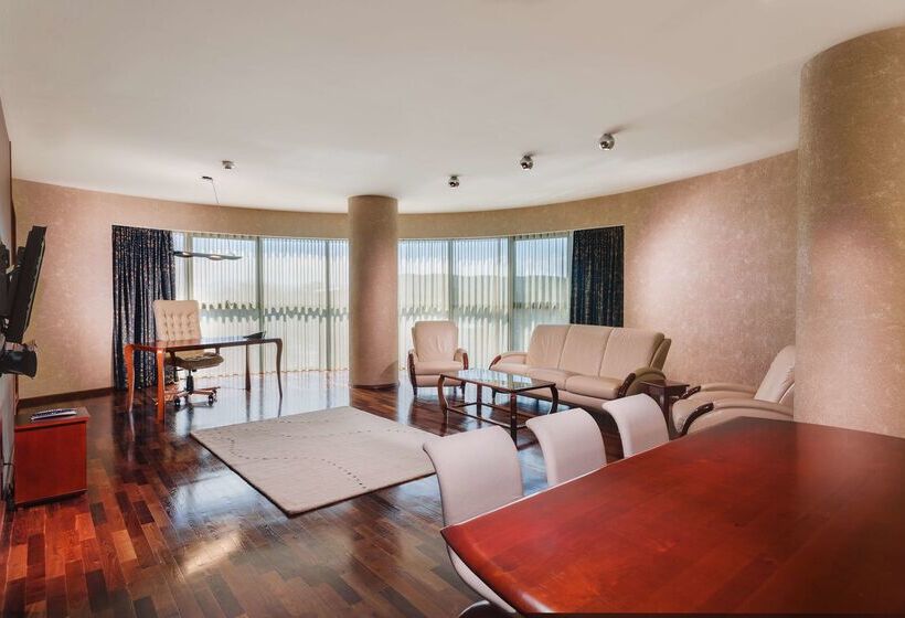 هتل Doubletree By Hilton Cluj – City Plaza