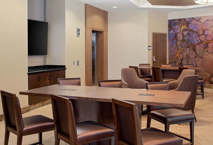 هتل Doubletree By Hilton Irvine   Spectrum