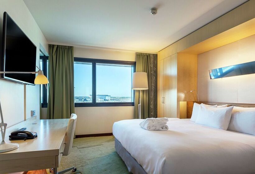 هتل Hilton Helsinki Airport