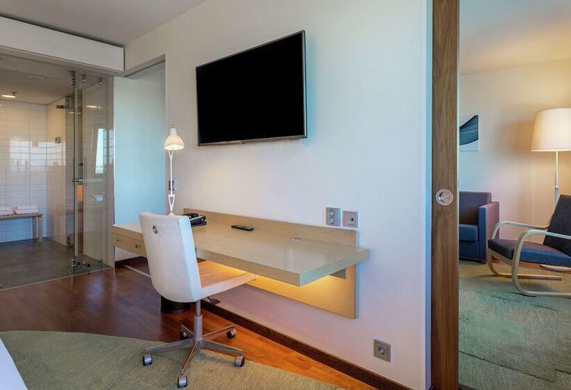 هتل Hilton Helsinki Airport