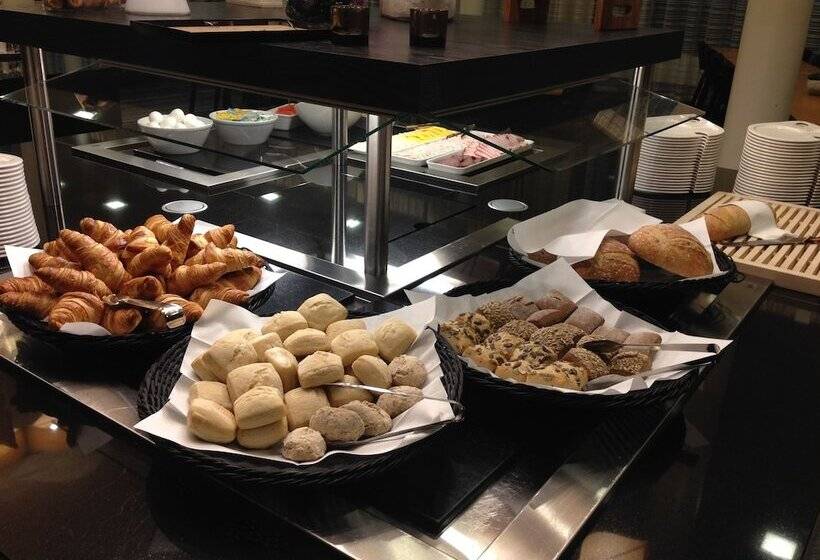 هتل Hilton Helsinki Airport