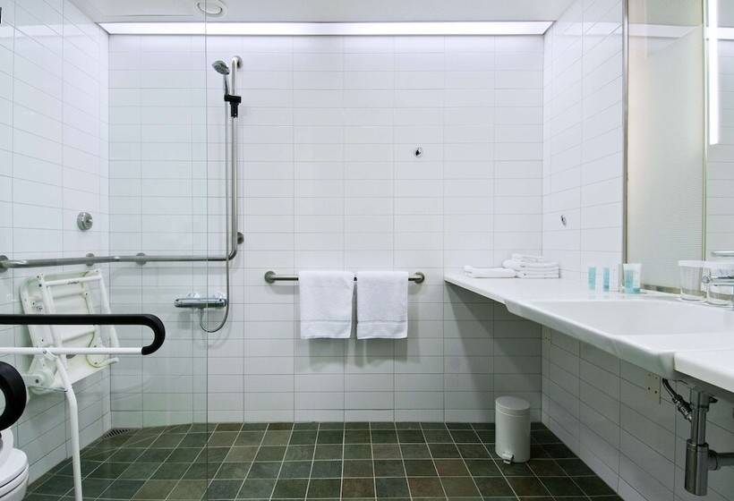هتل Hilton Helsinki Airport