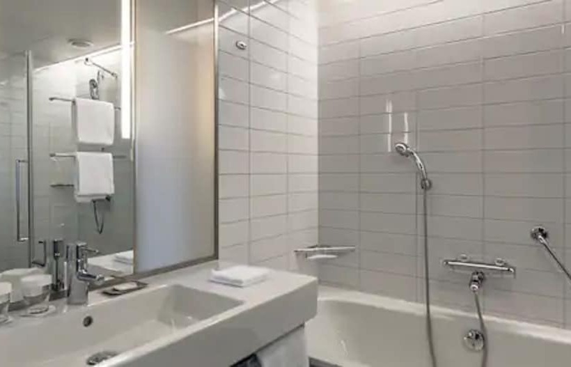 هتل Hilton Helsinki Airport
