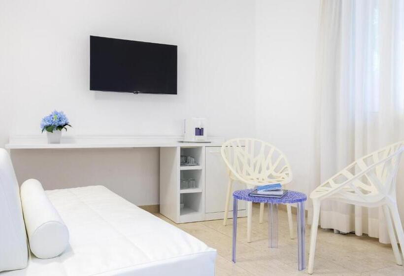 בית מלון כפרי Tirreno Resort