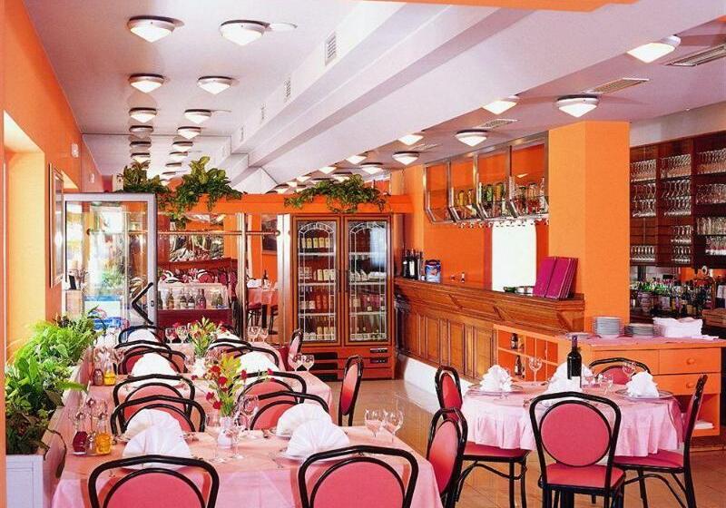 هتل Trogirski Dvori