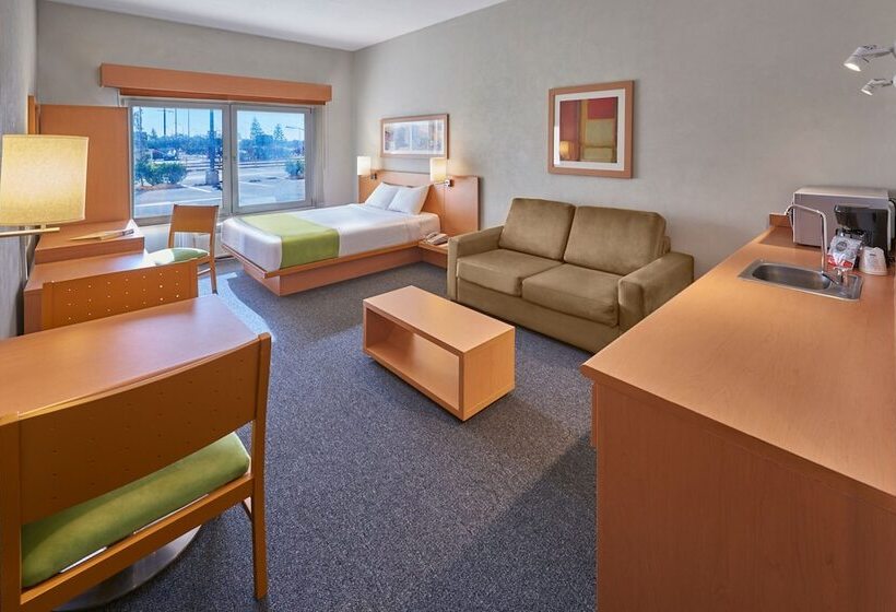 هتل City Express By Marriott Celaya Parque