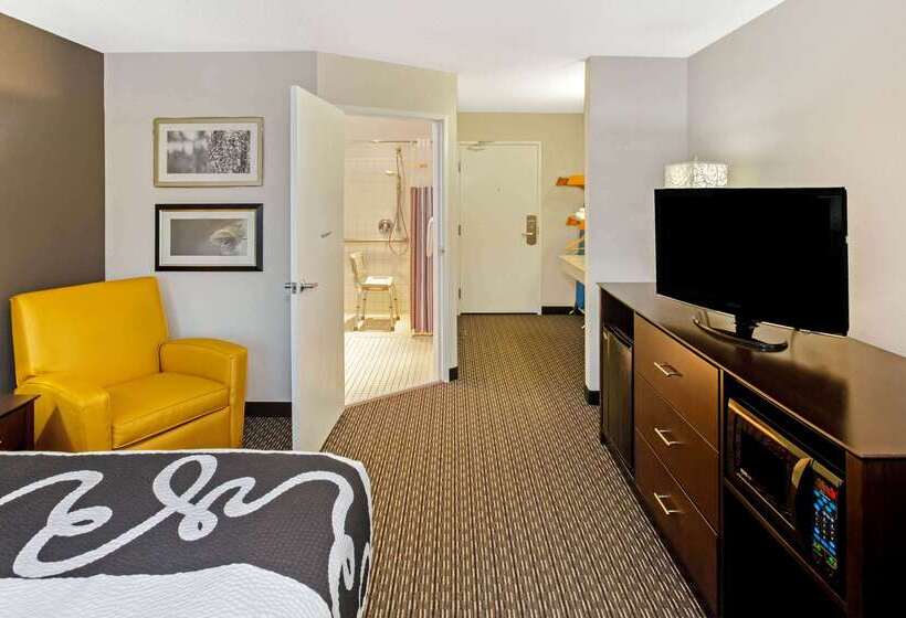 فندق La Quinta By Wyndham Milwaukee Delafield