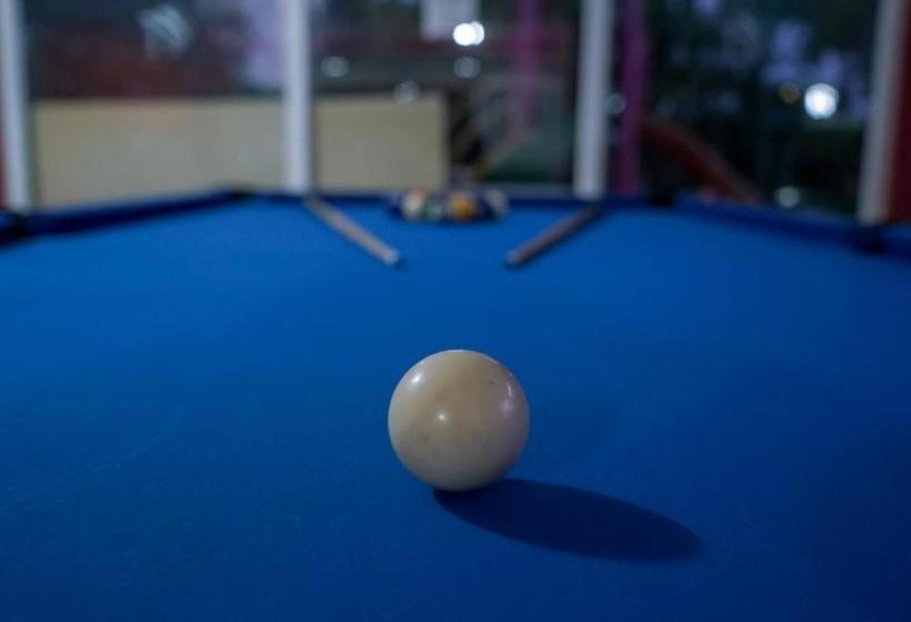 هتل Lara Hadrianus