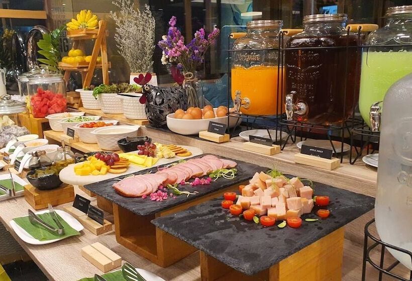 בית מלון כפרי The Rock Hua Hin Beachfront Spa Resort